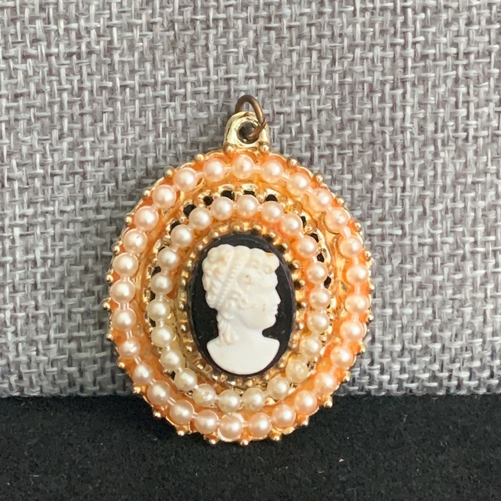 Vintage Cameo Pendant Gold Tone Faux Pearls 1.5” x 1.25”